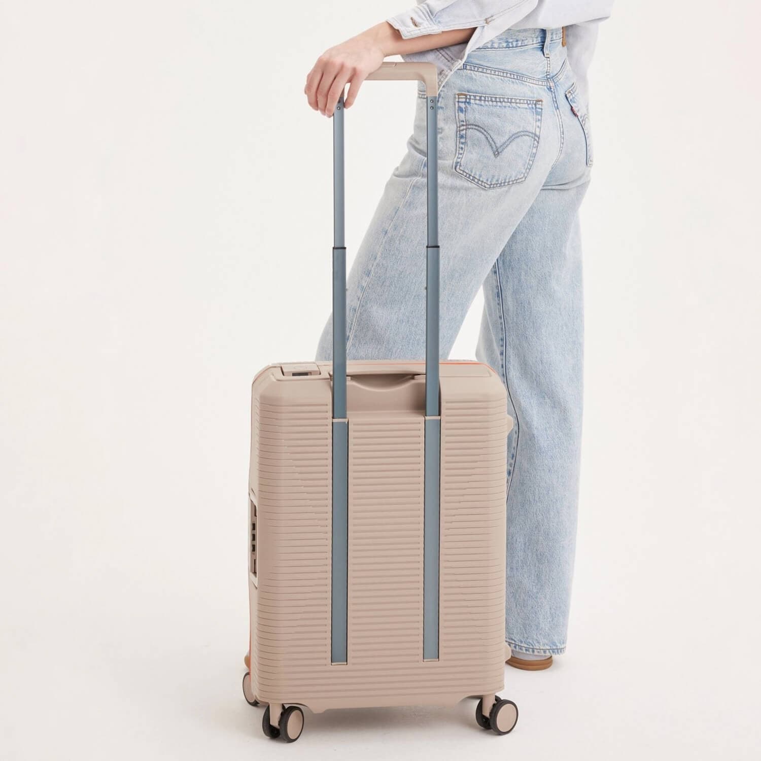 Чемодан на защелках Eberhart 33C*420 Click Spinner S 55 см