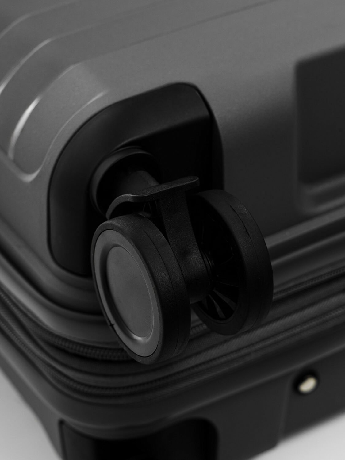 Чемодан на колесах Conwood CD-PPT033-TS Verto Spinner S 55 см Expandable