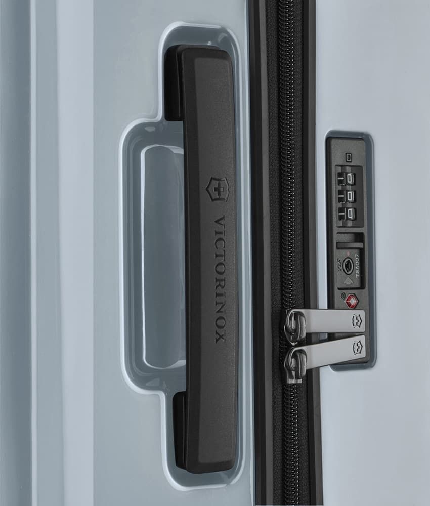 Чемодан Victorinox 6109 Airox Medium Hardside Case Spinner 69 см