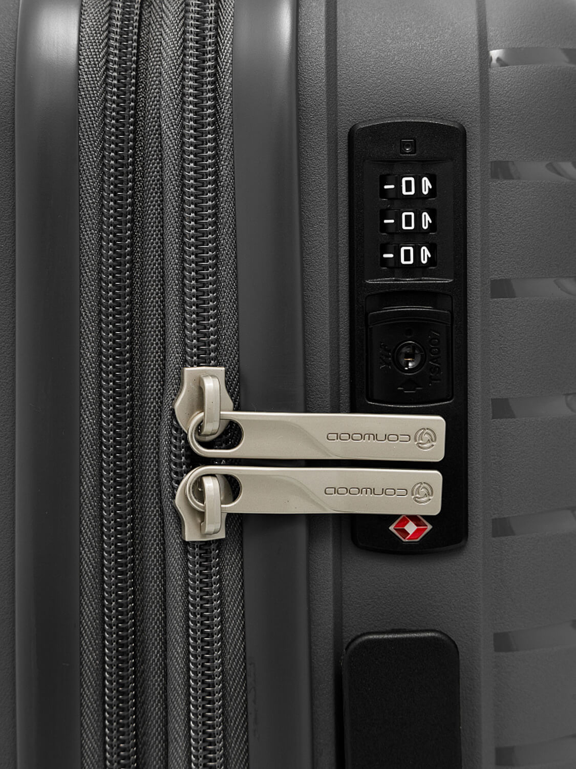 Чемодан на колесах Conwood CD-PPT033-TS Verto Spinner S 55 см Expandable