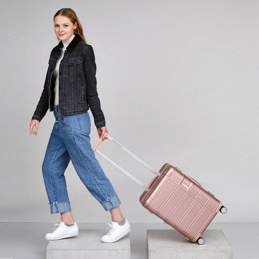 Чемодан на колёсах American Tourister 70G*001 Alumo Spinner 55 см