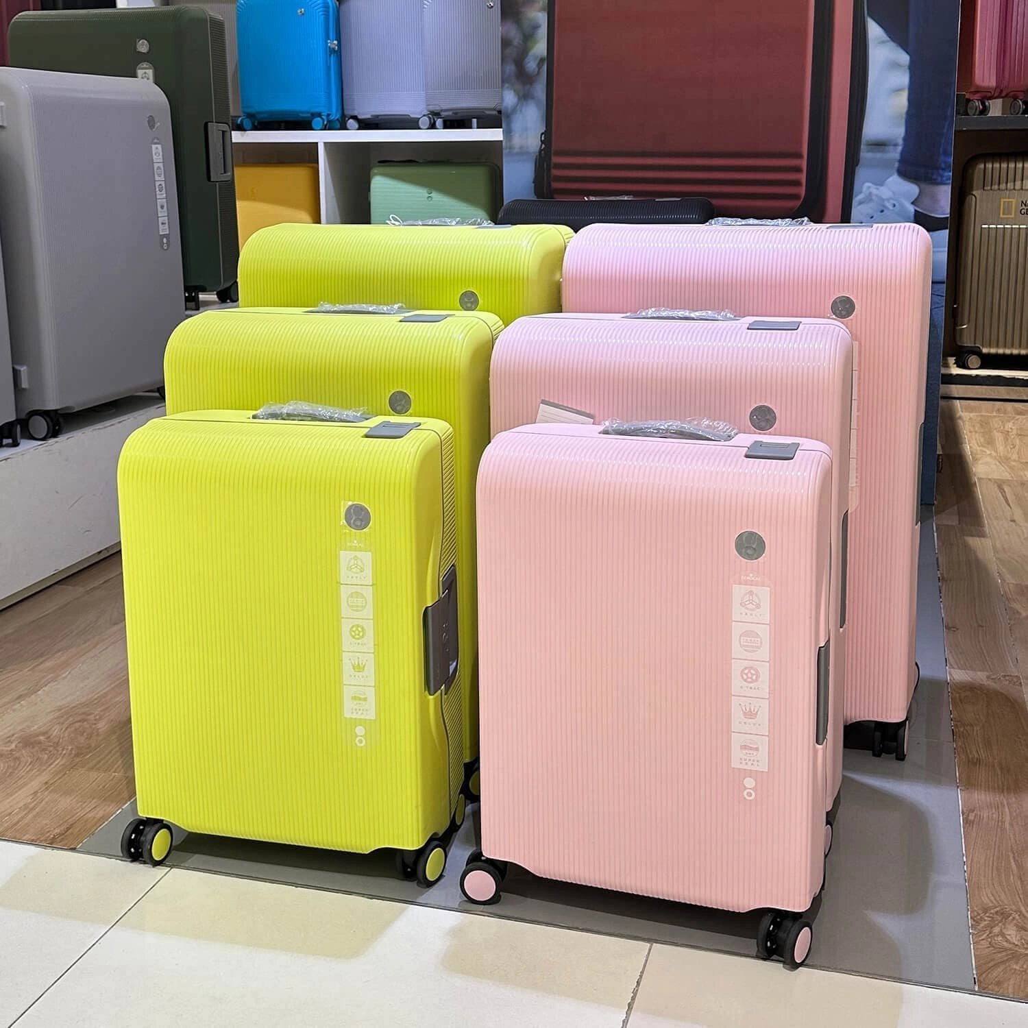 Чемодан на защелках с колесами Hinomoto Echolac PW004-28 Fusion Frame Suitcase L 76 см