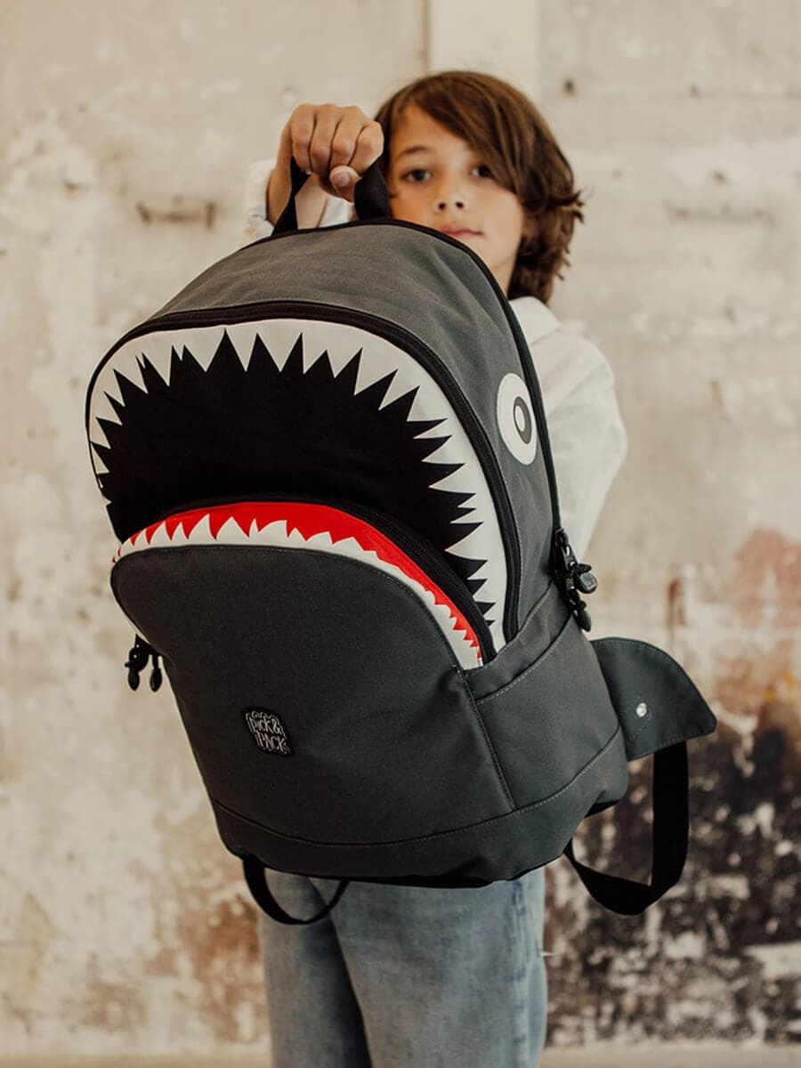 Школьный рюкзак Pick&Pack PP967 Shark Shape Backpack L 15″